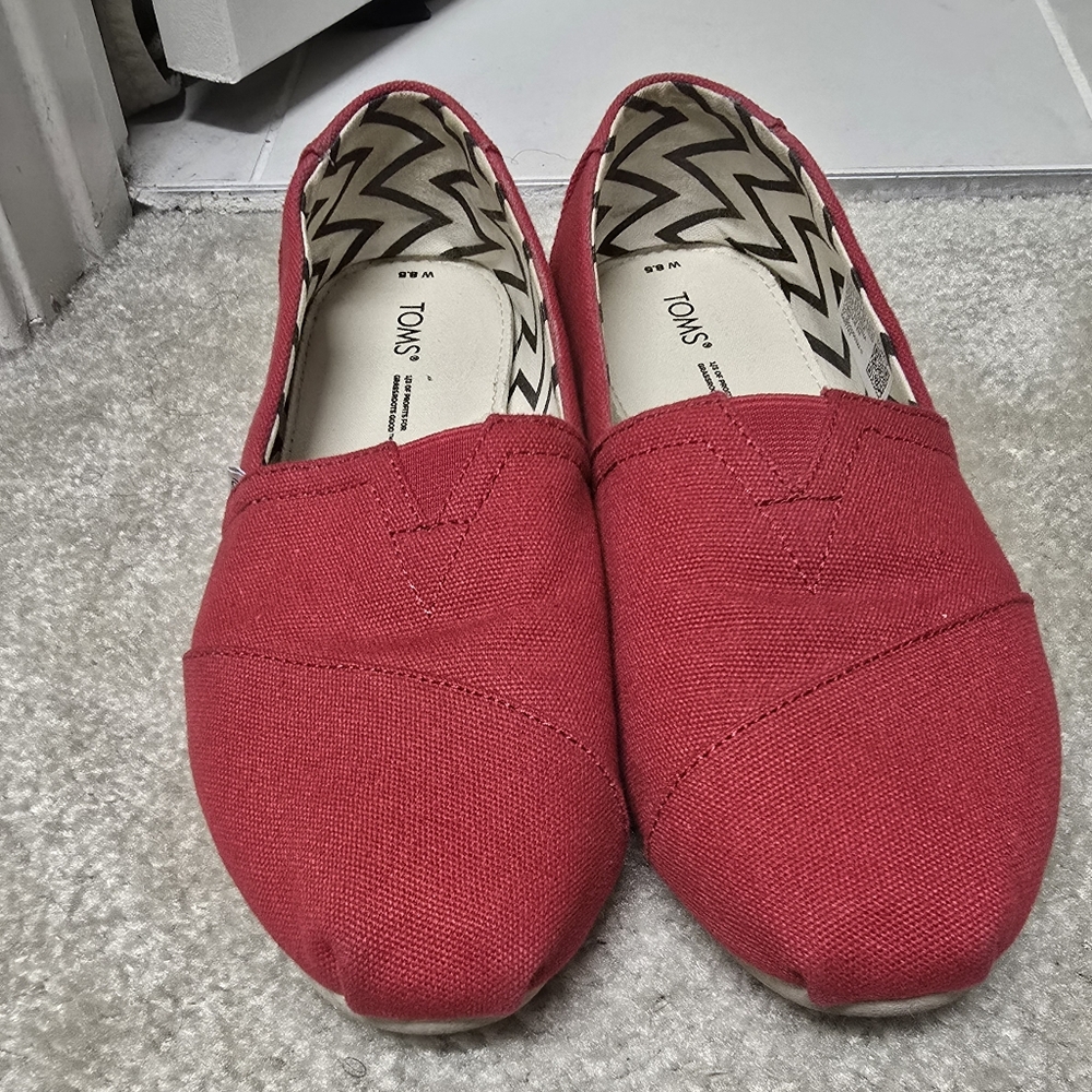 Toms Red Canvas Flats Comfortable Slip-Ons